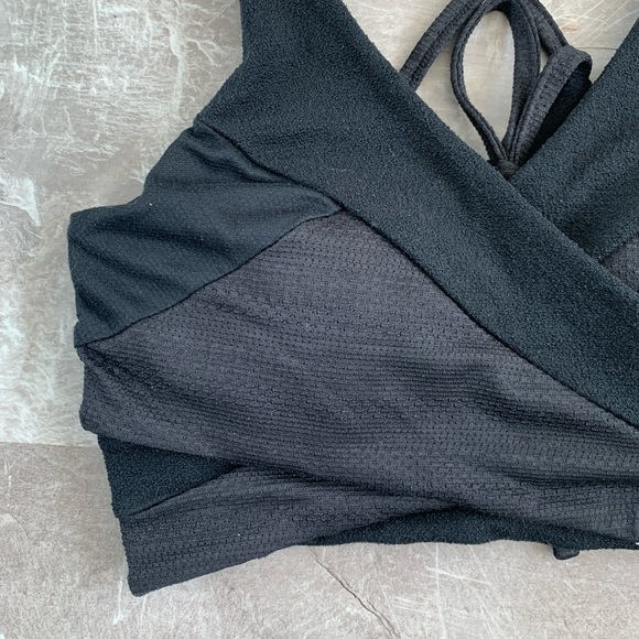 Gymshark True Texture Bralette in Black - Picture 3 of 7